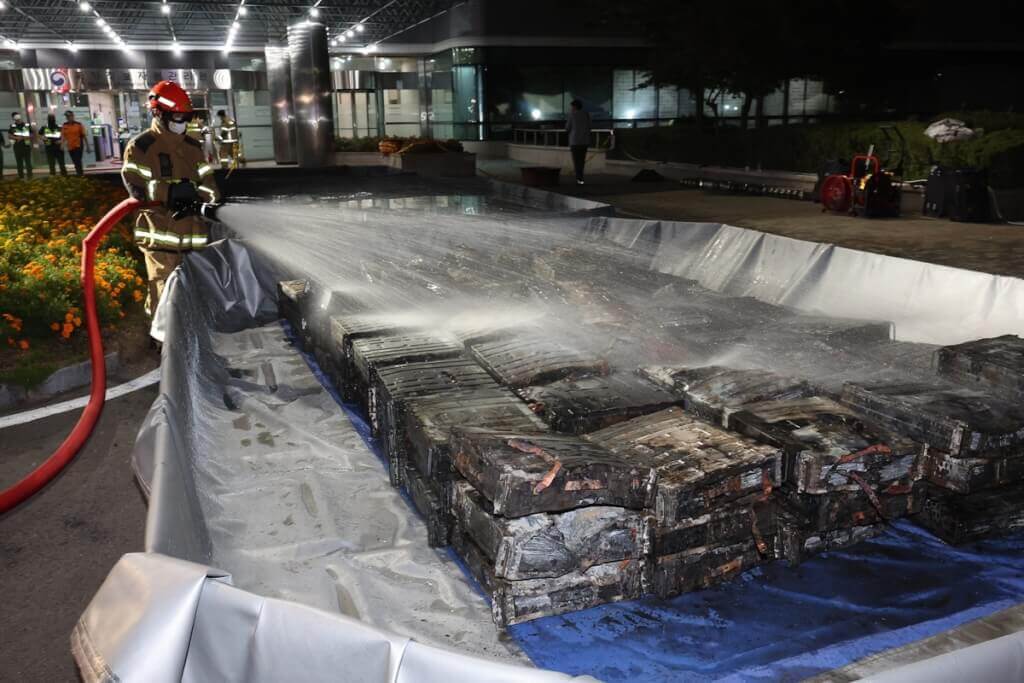 9/27韓國資料中心因大火導致雲端資料全部灰飛煙滅，行政作業返回紙本時代。